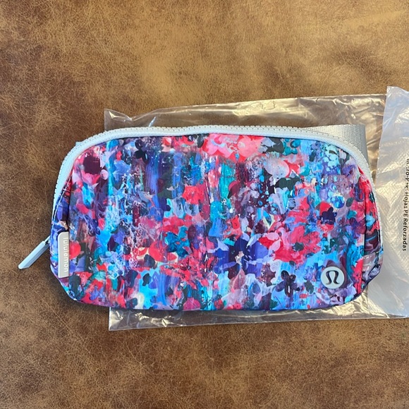 Nwt Lululemon Everywhere Belt Bag 1 Liter Flower Glide Multi Vapor Purple Pink